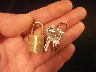 Petit cadenas pour cage de chastet� Birdlocked